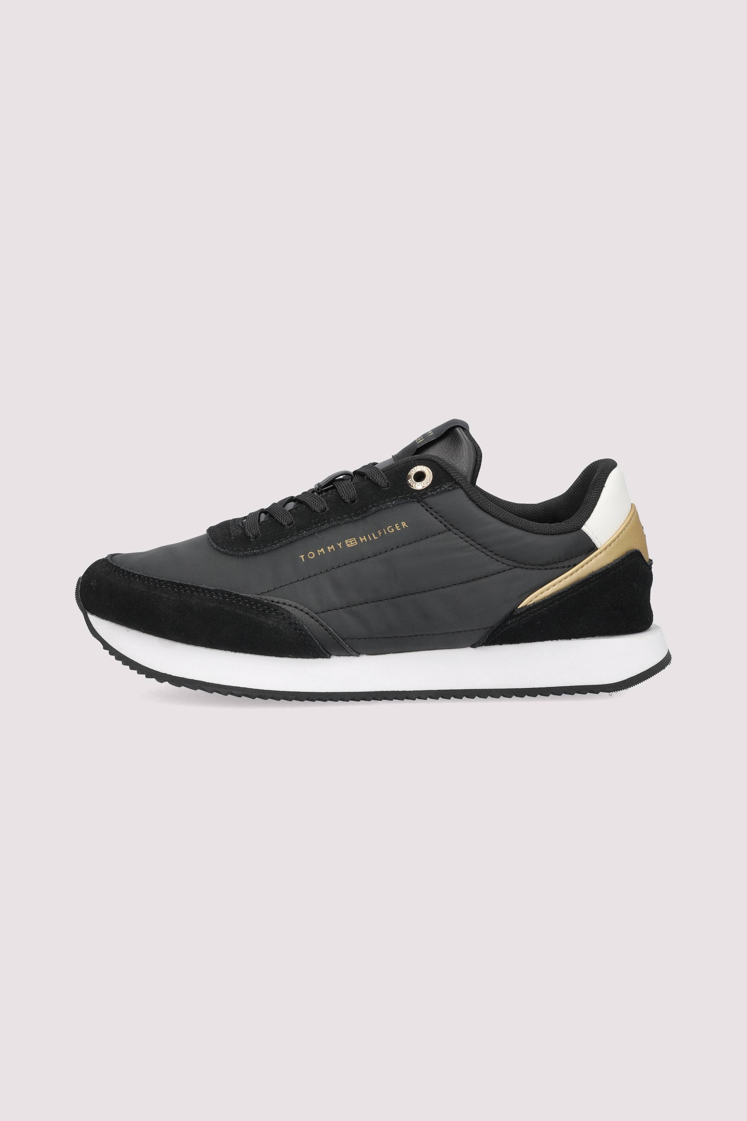 ESSENTIAL RUNNER