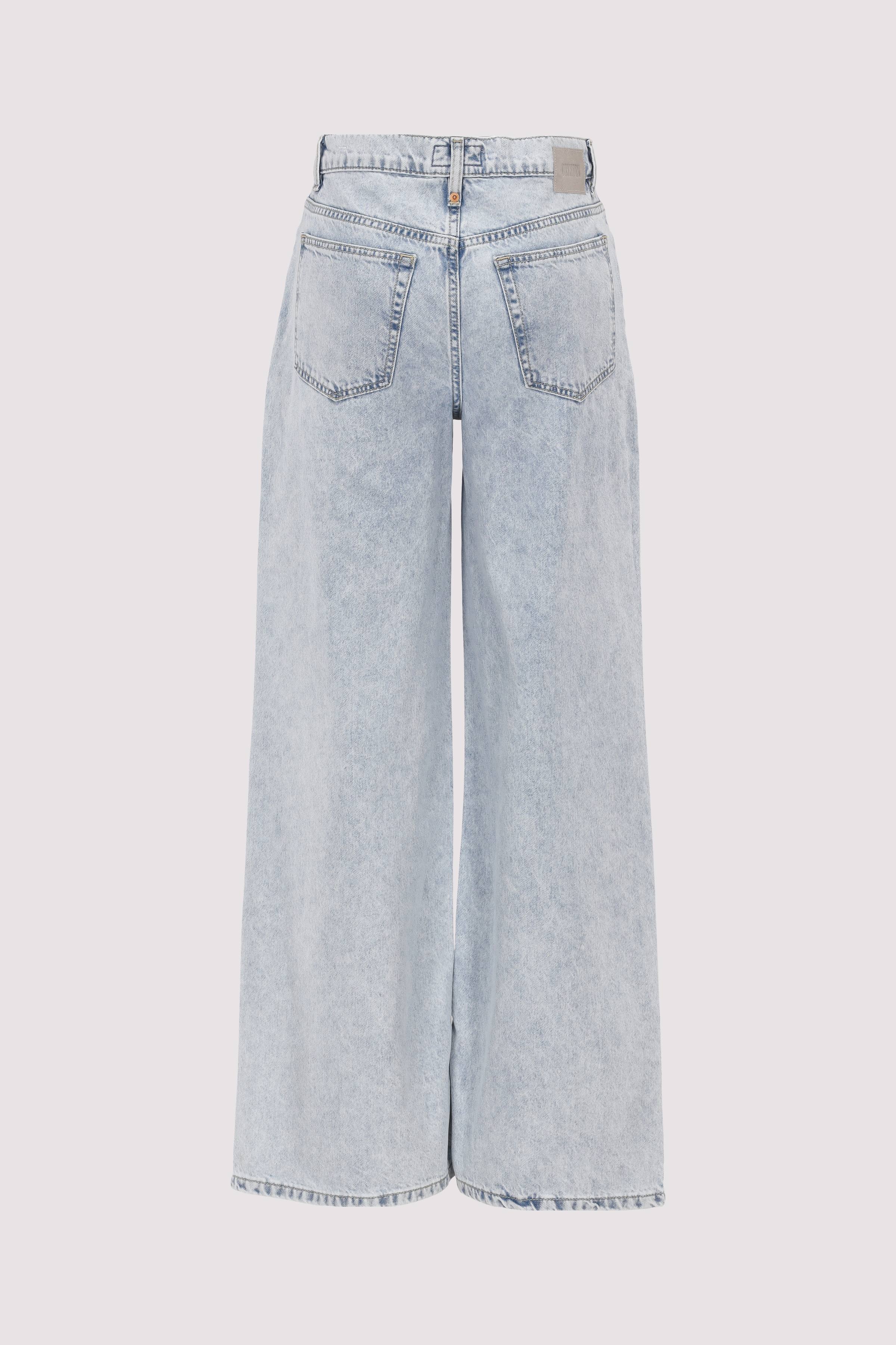 Jeans Flung