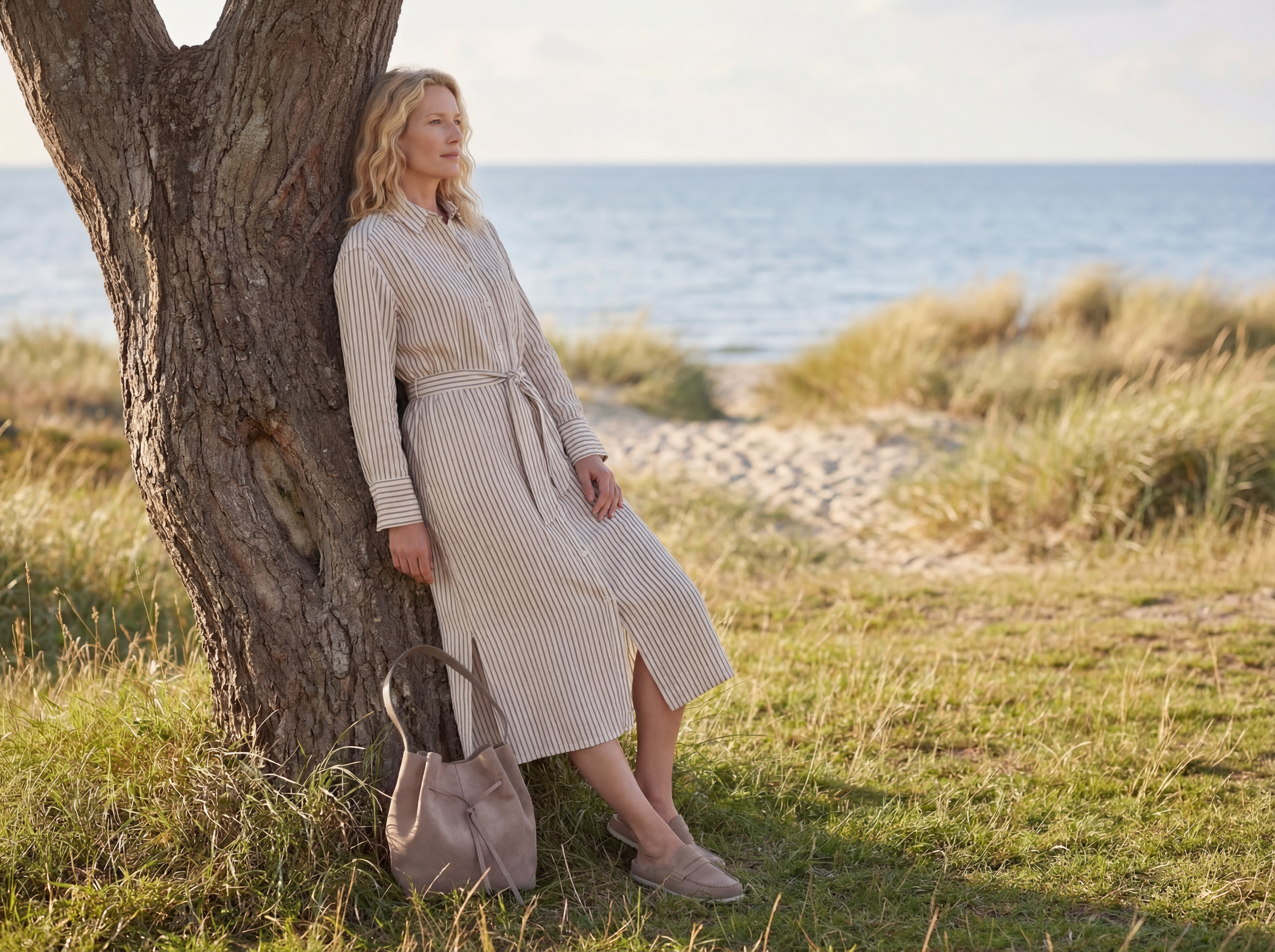 Marc O’Polo Damen Hemdblusenkleid gestreift aus Leinen – maritimer Sommerlook am Strand von Pier 14