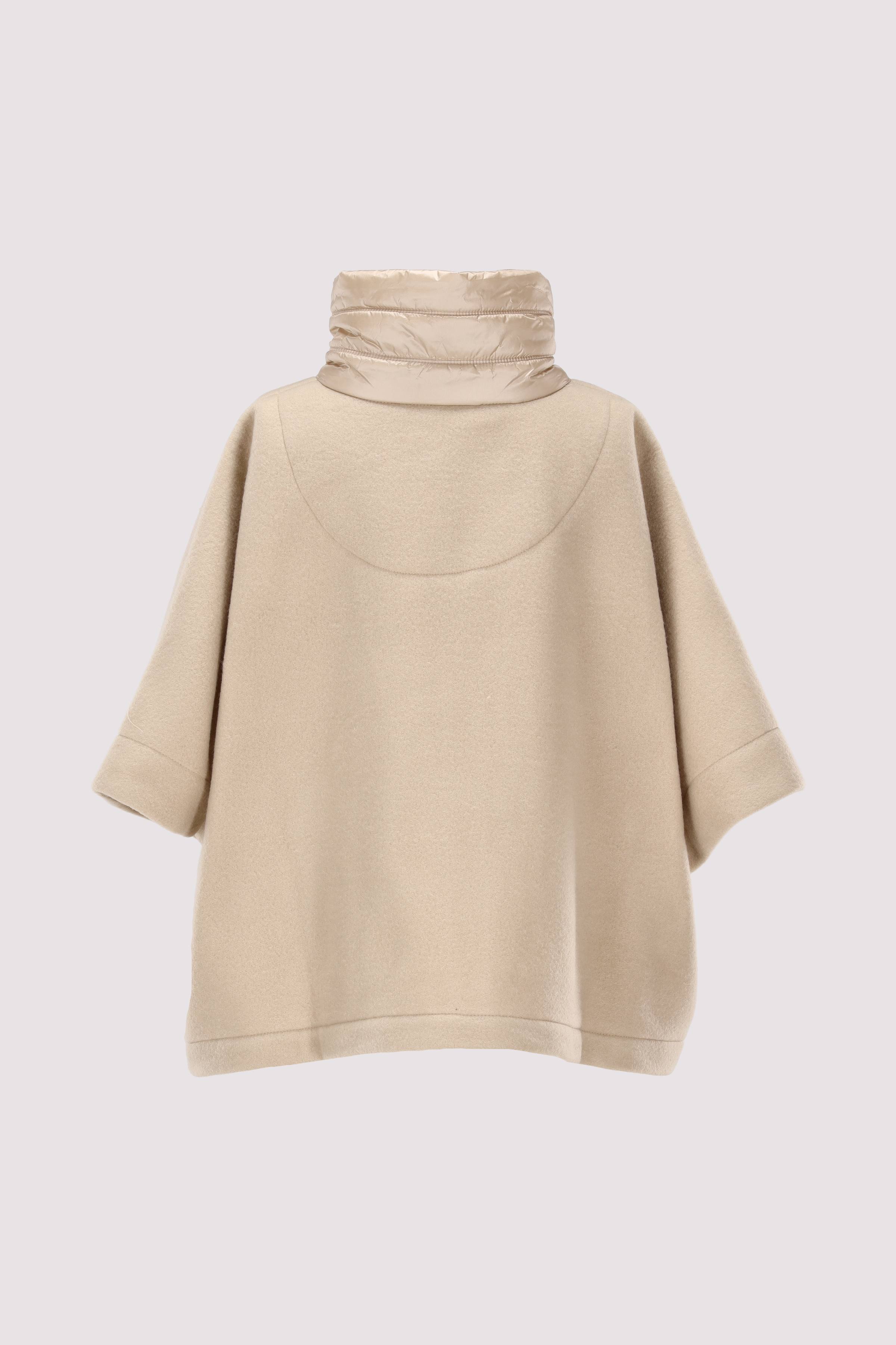 Bequemer Cape in Sand von Deblon Sports