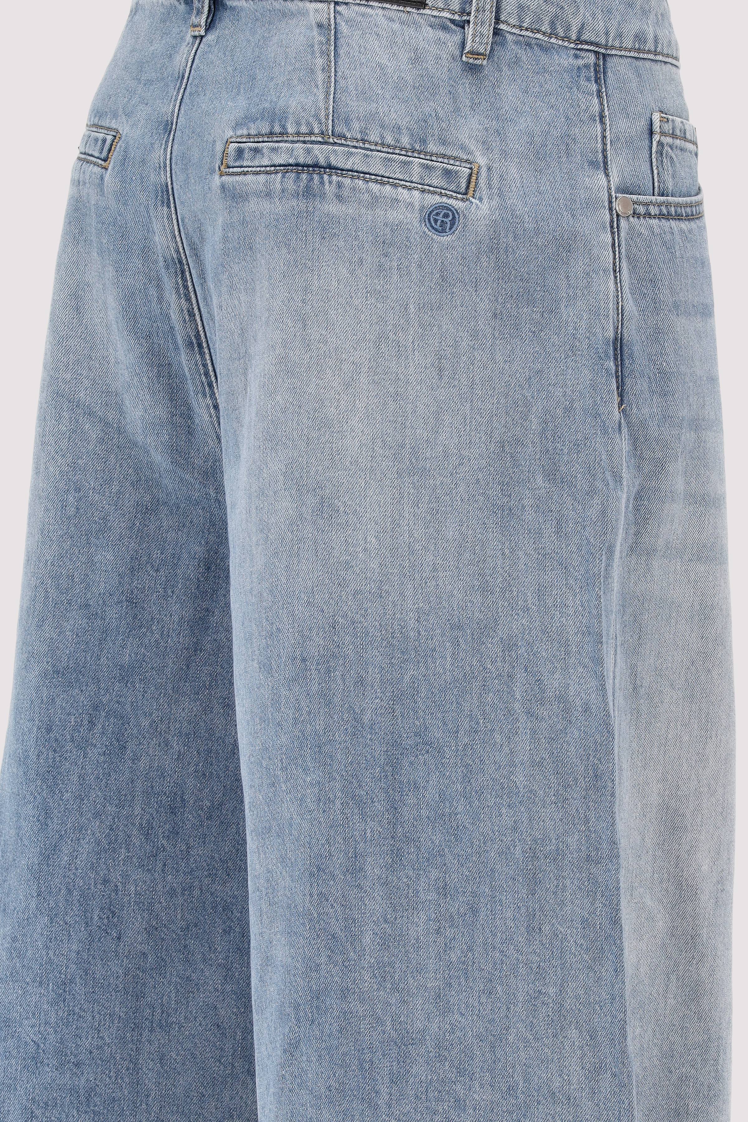 Elias Rumelis - Bermuda Judy