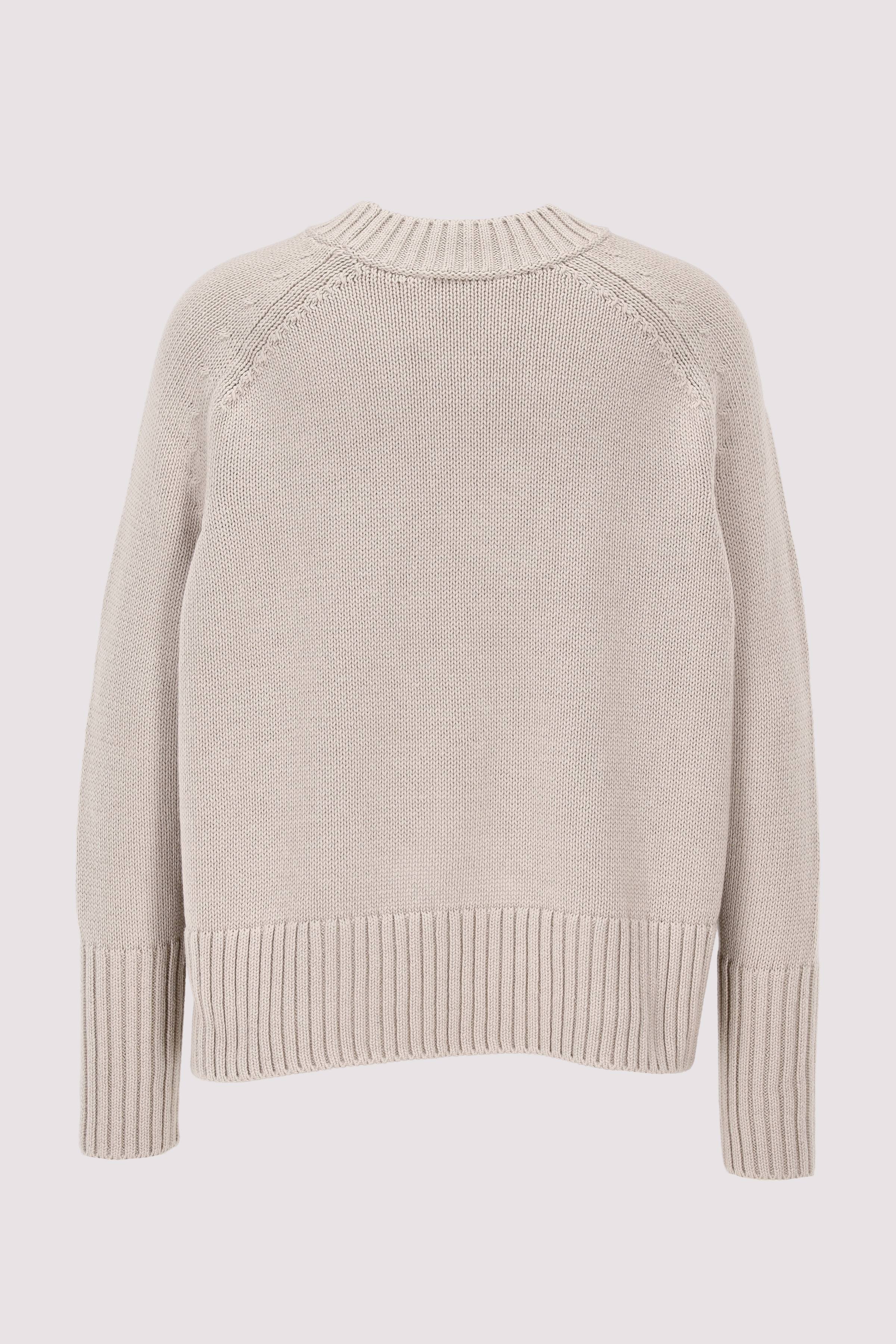 Closed - crew neck long sleeve Closed - crew neck long sleeve