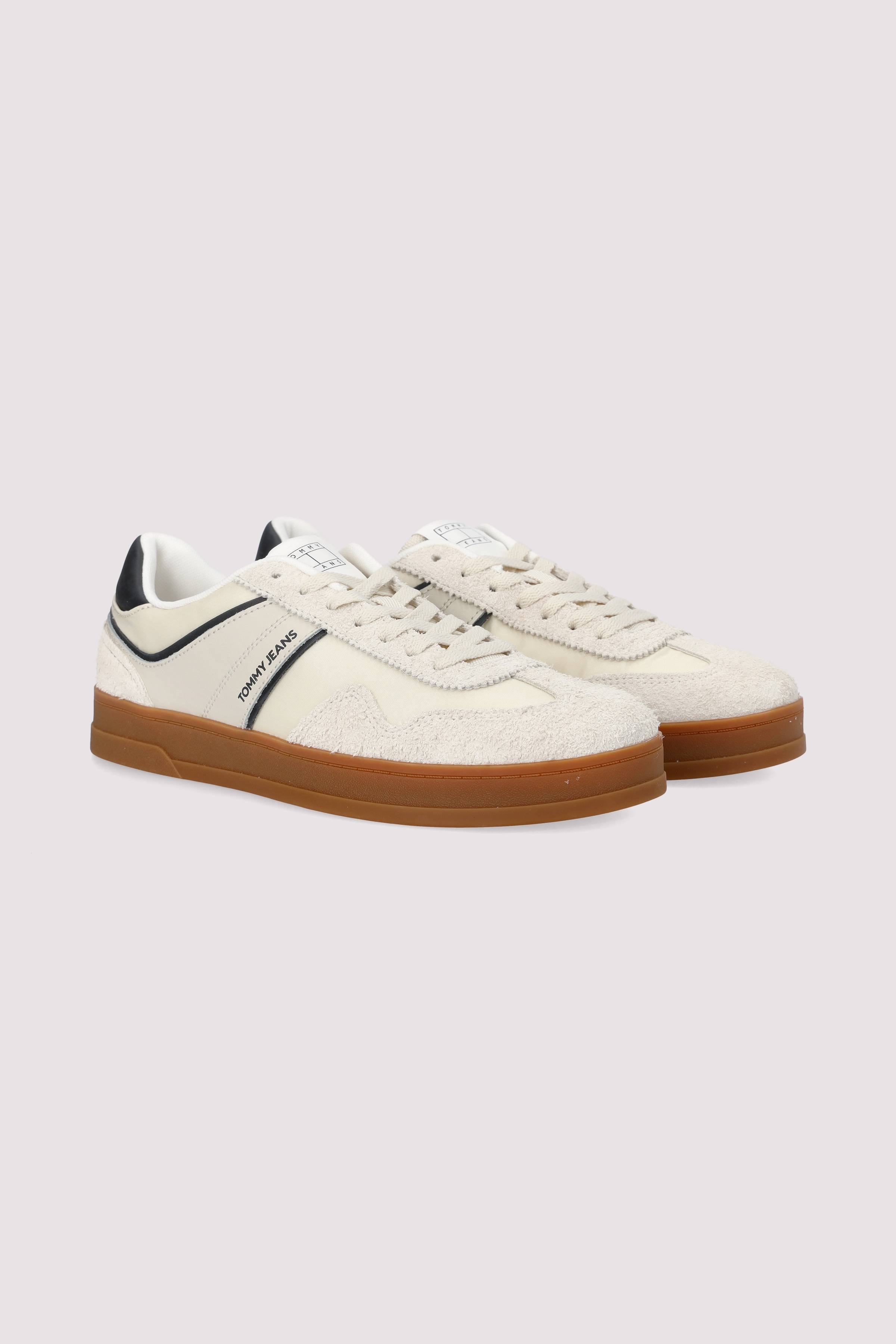 Tommy Hilfiger - THE GREENWICH MIX MEDIA