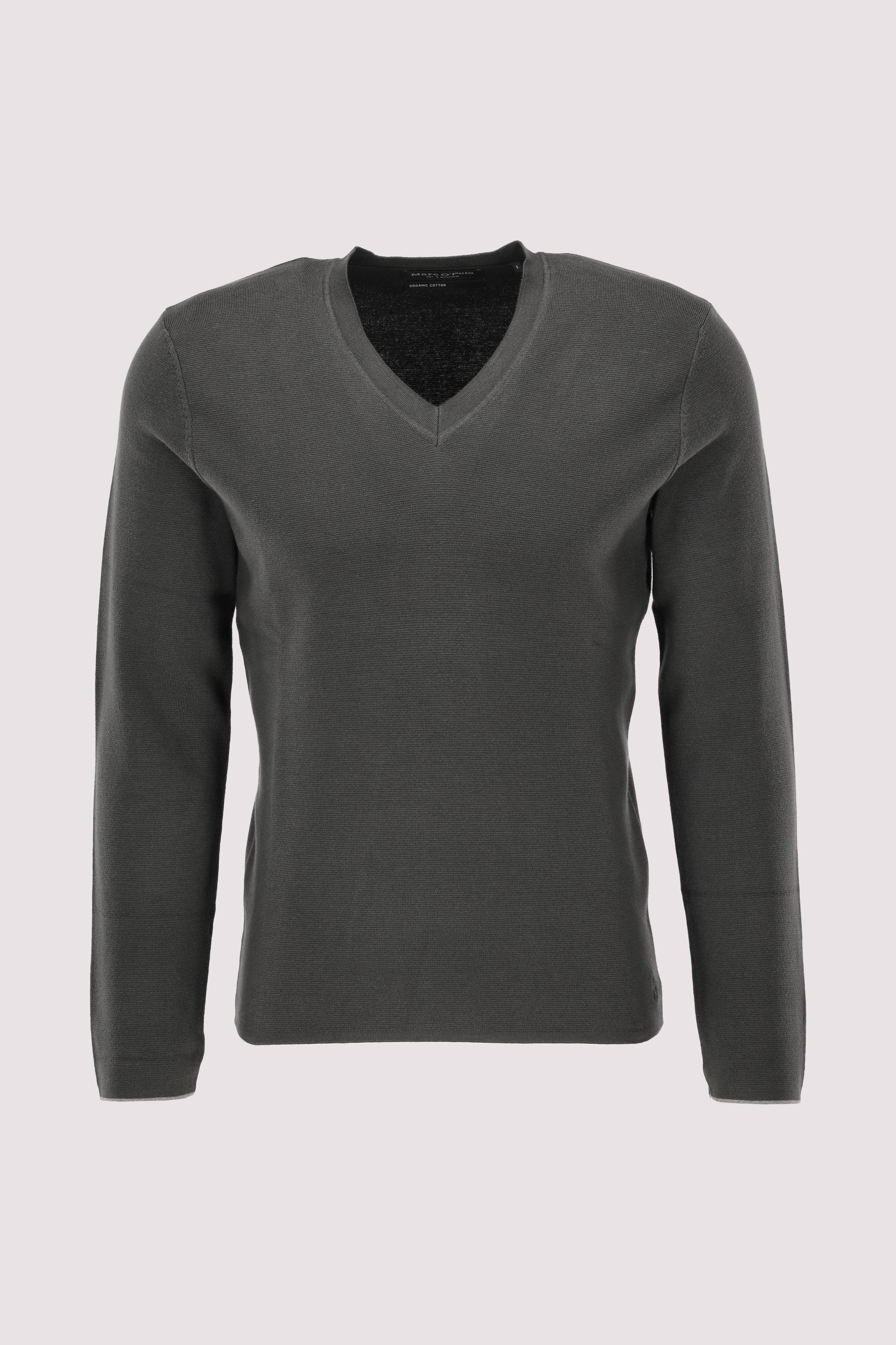 V-Neck with contrast tippings,