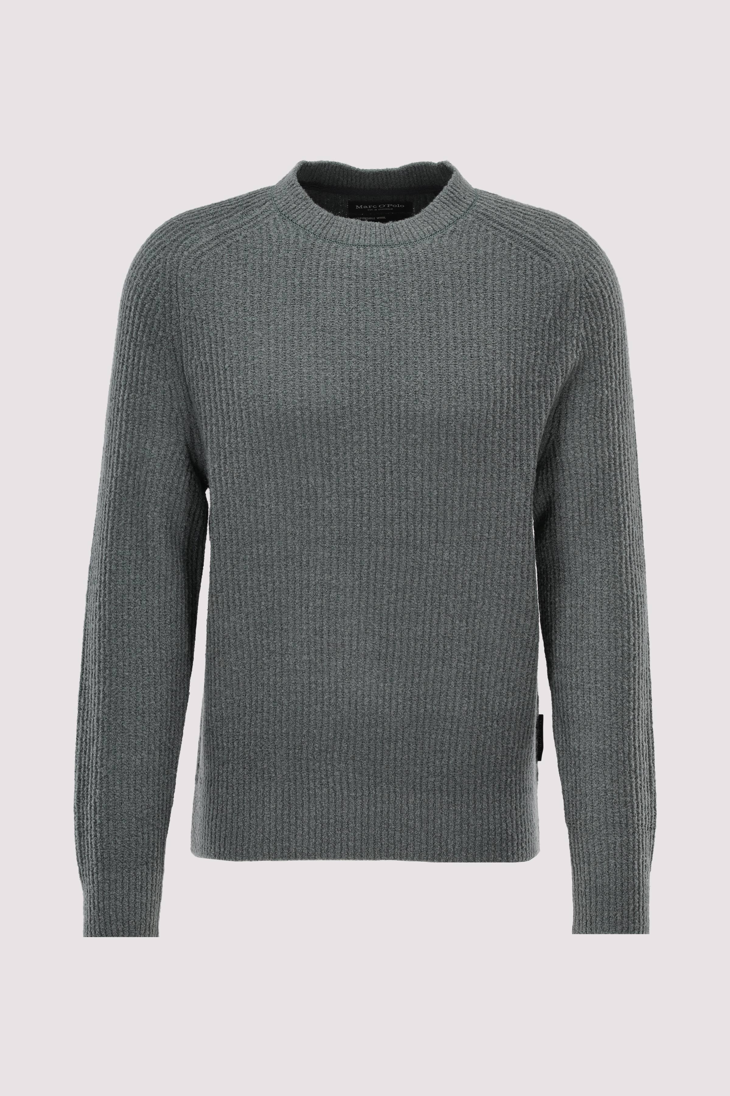 Pullover with raglan sleeve in