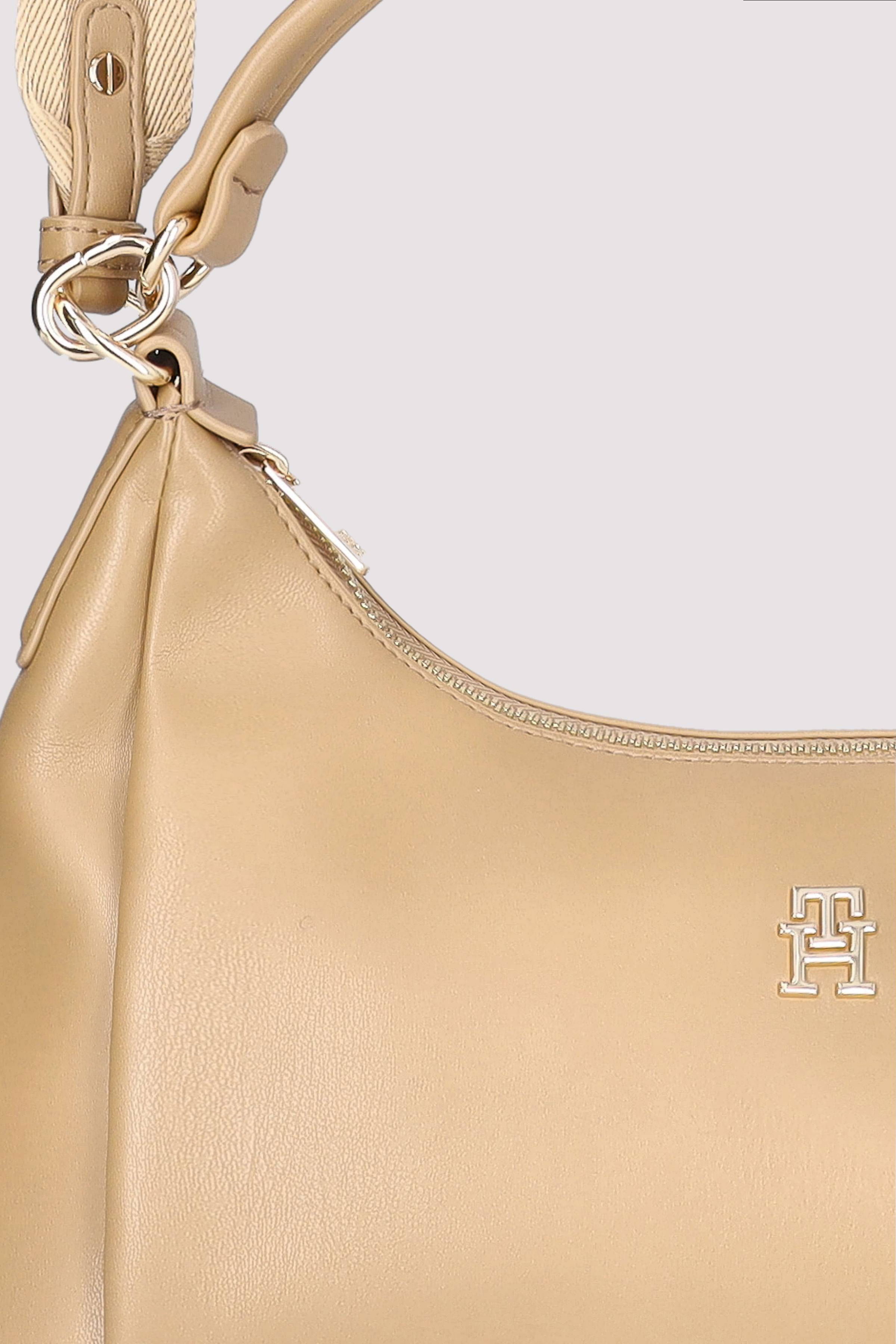 TH ESSENTIAL SHOULDER BAG