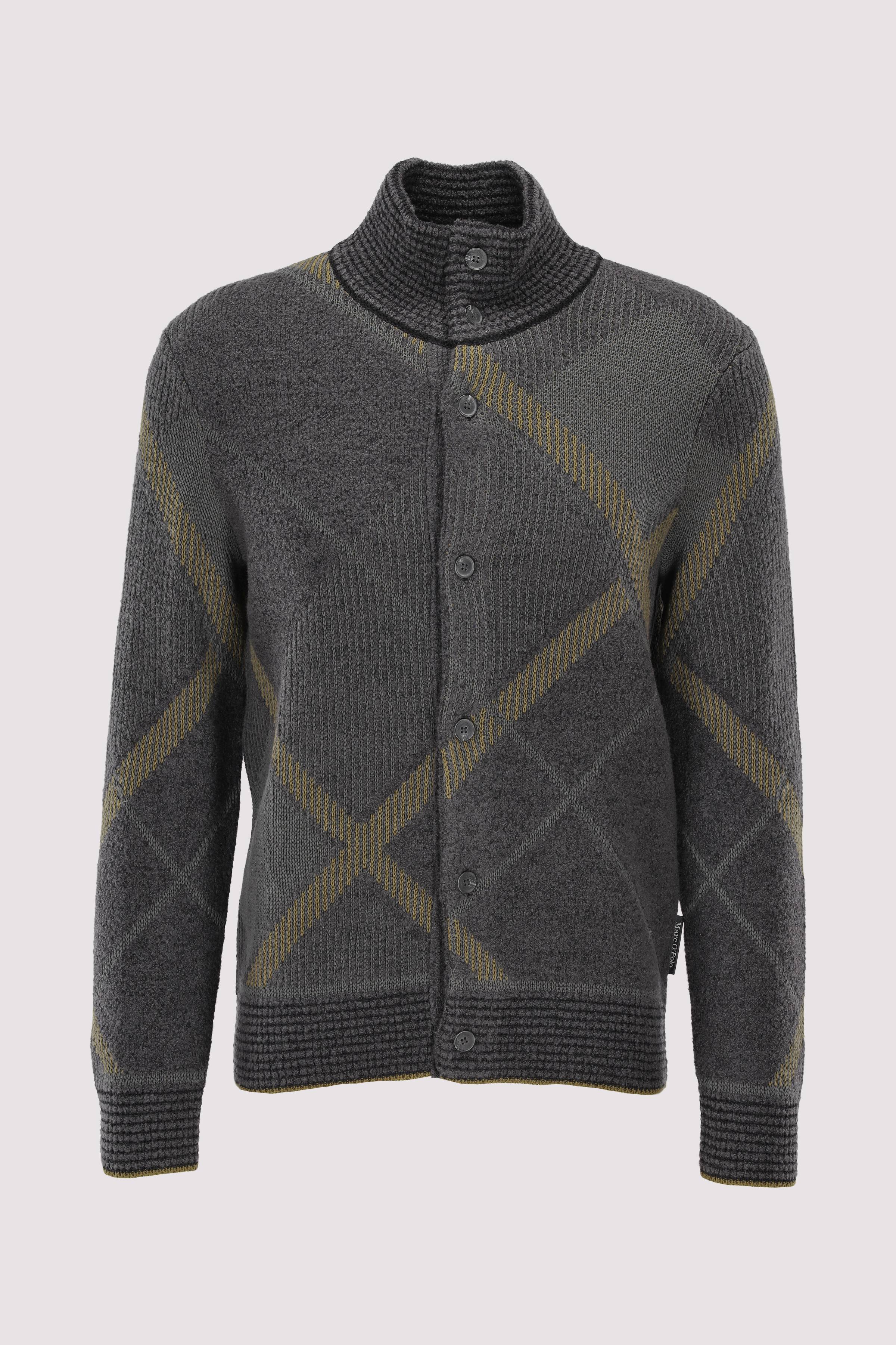 Buttoned jacket with-up collar