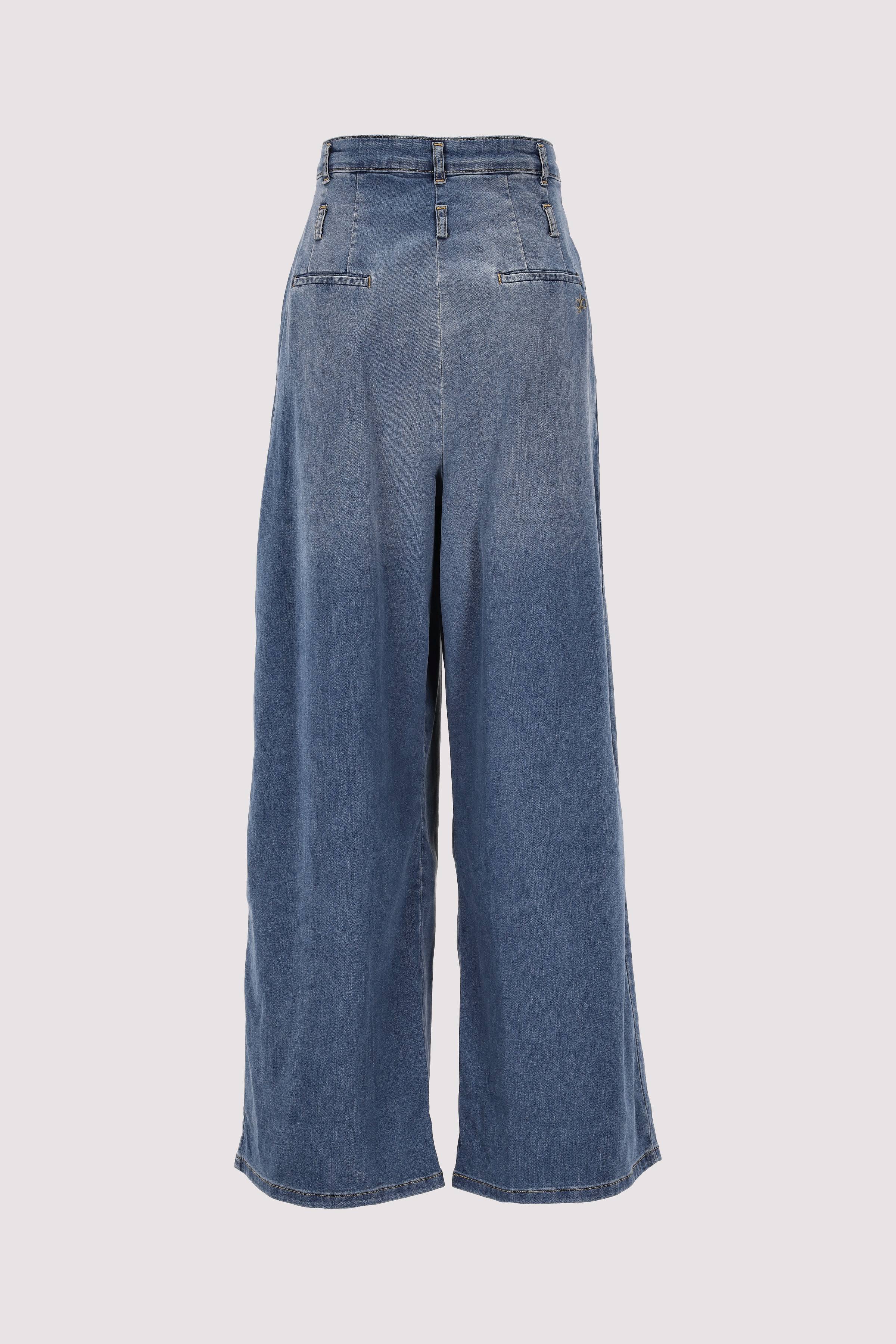 Gitta Banko ausgestellte Jeans Goldrush
