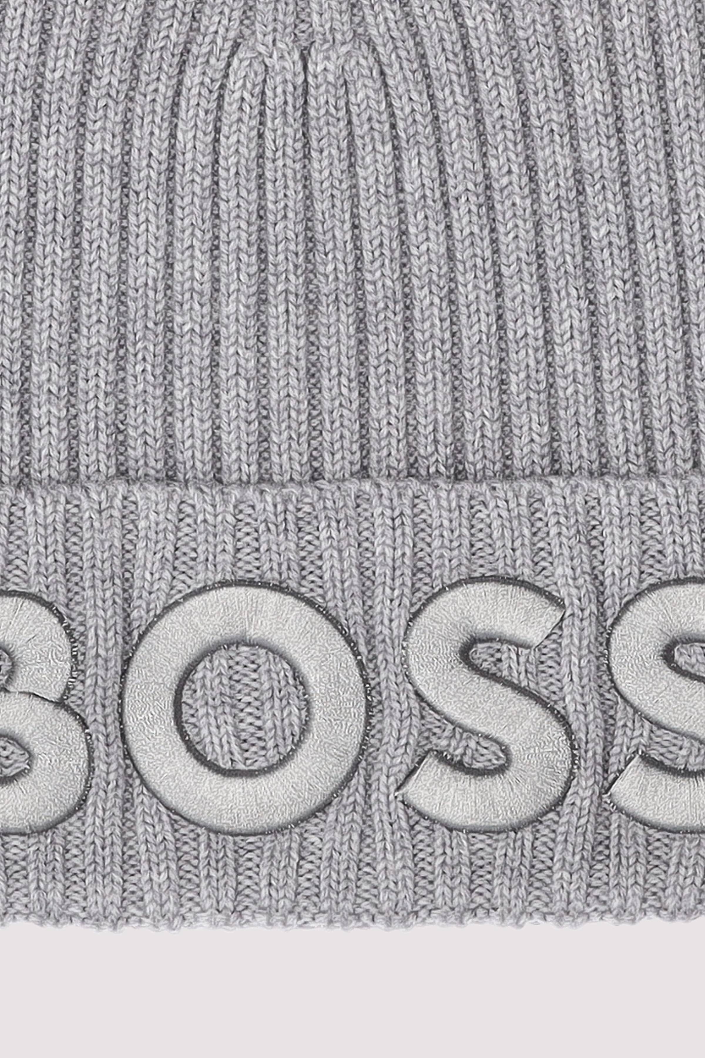 Lara_hat 10251950 01