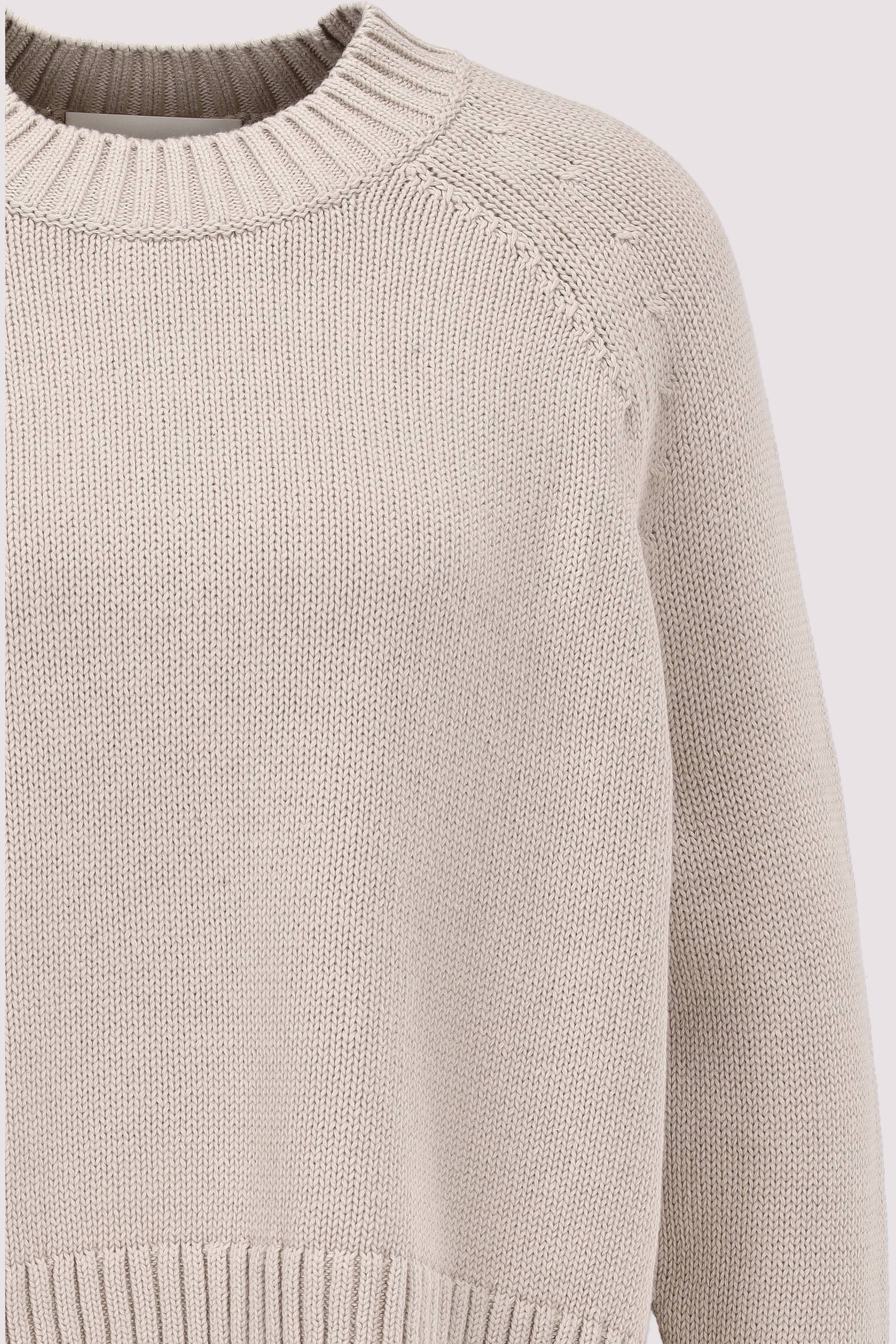 Closed - crew neck long sleeve Closed - crew neck long sleeve