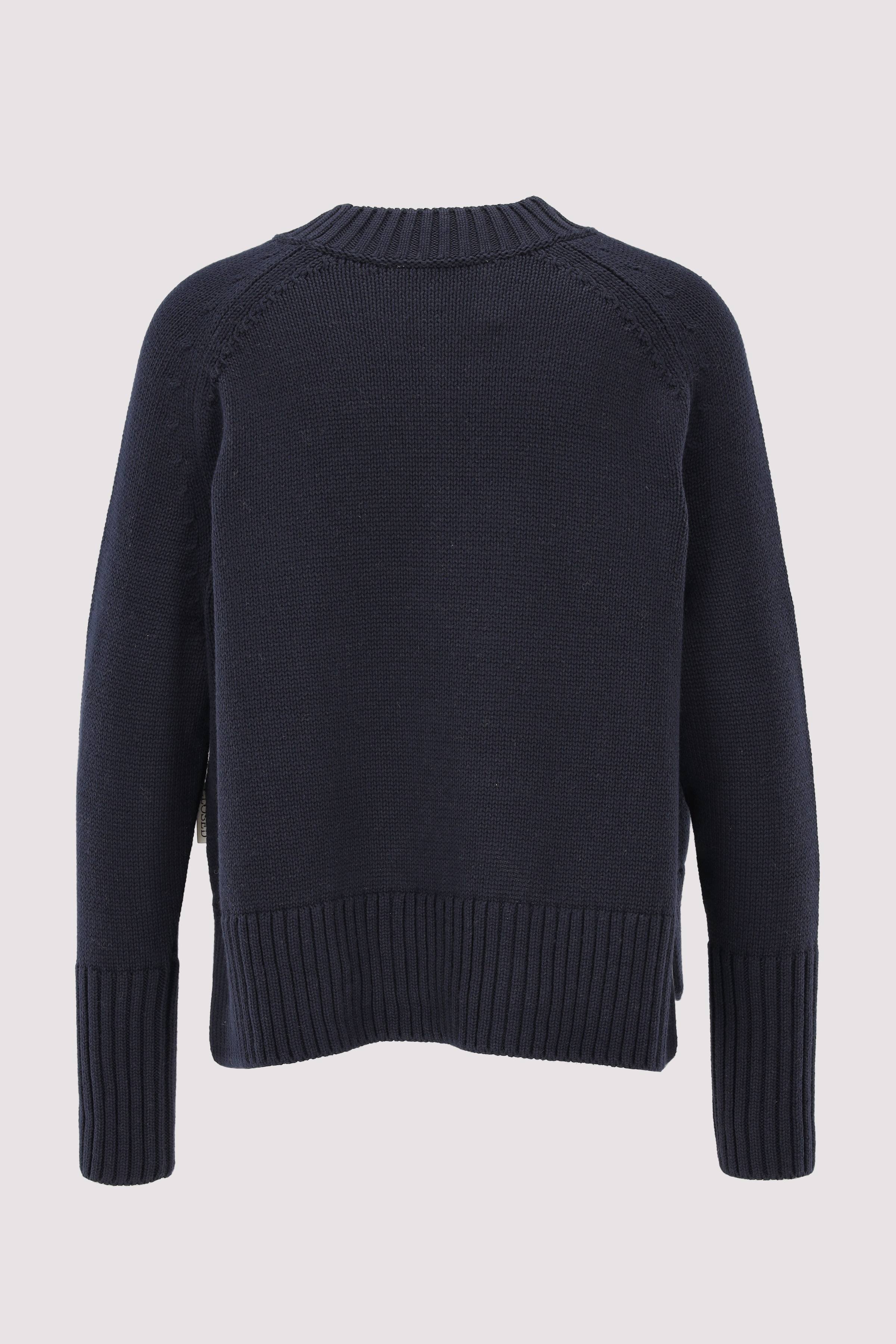 Closed - crew neck long sleeve Closed - crew neck long sleeve