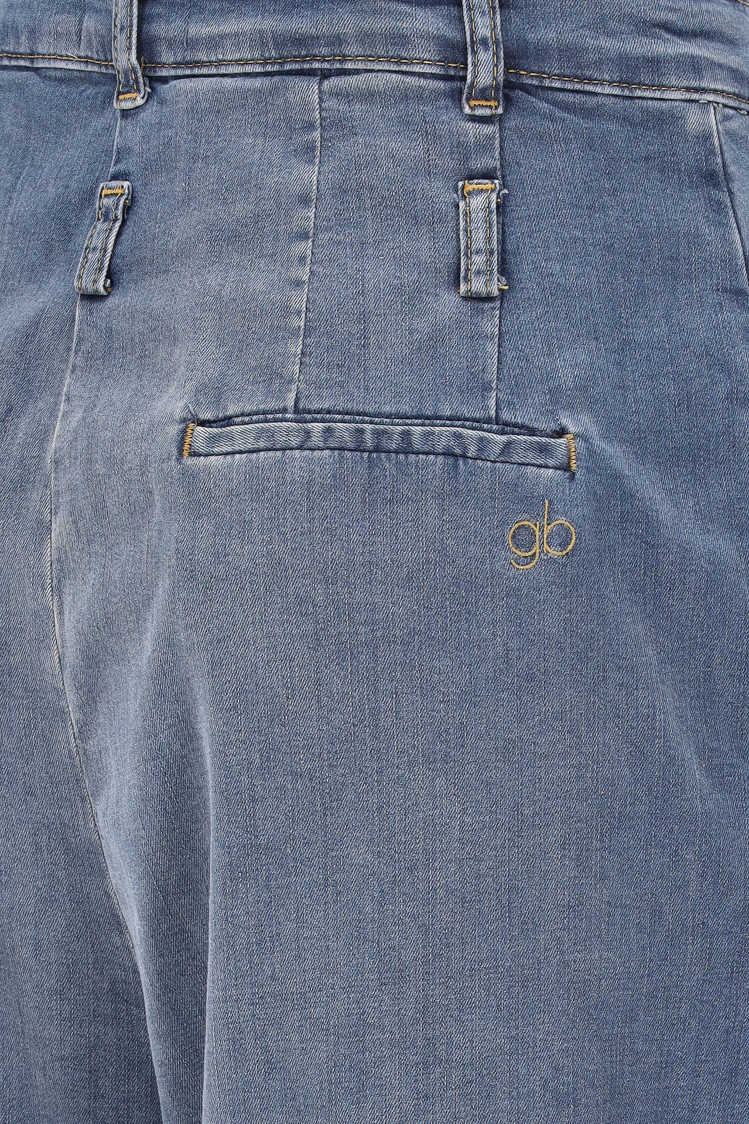 Gitta Banko - Gitta Banko ausgestellte Jeans Goldrush