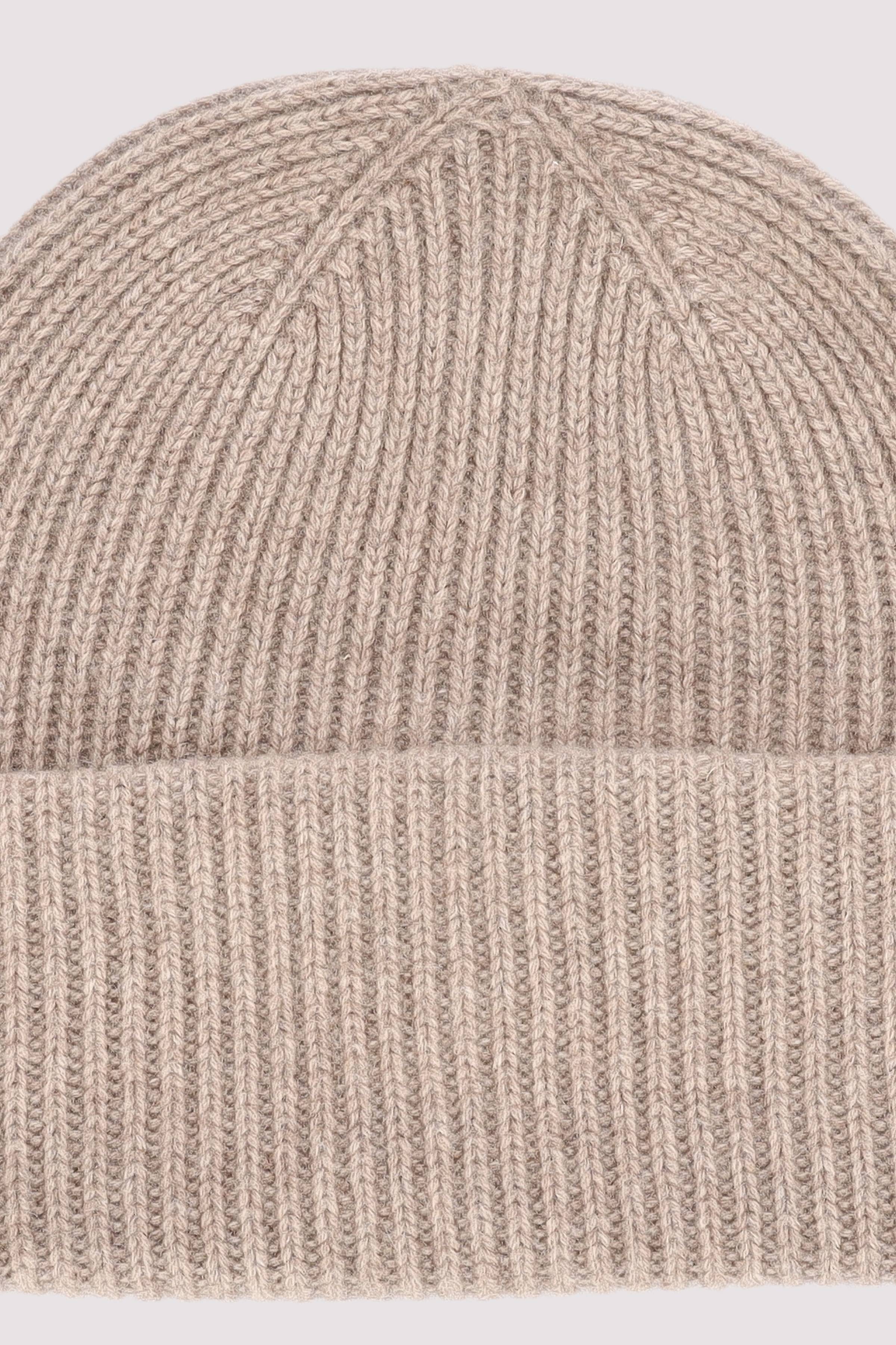 Pontia taupe Mütze: weich, elegant, viel