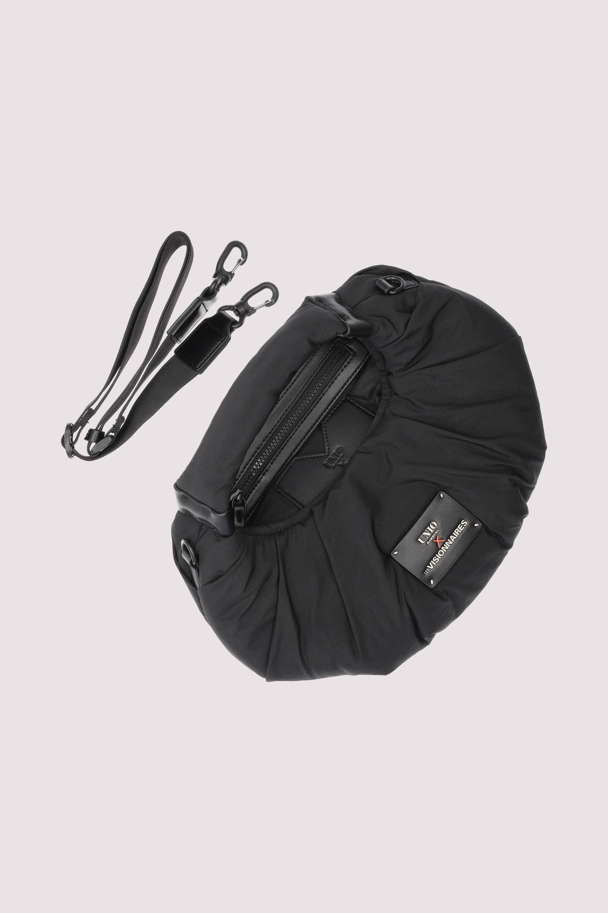Les Visionnaires - Schwarze Crossbody-Bag aus recyceltem Ny