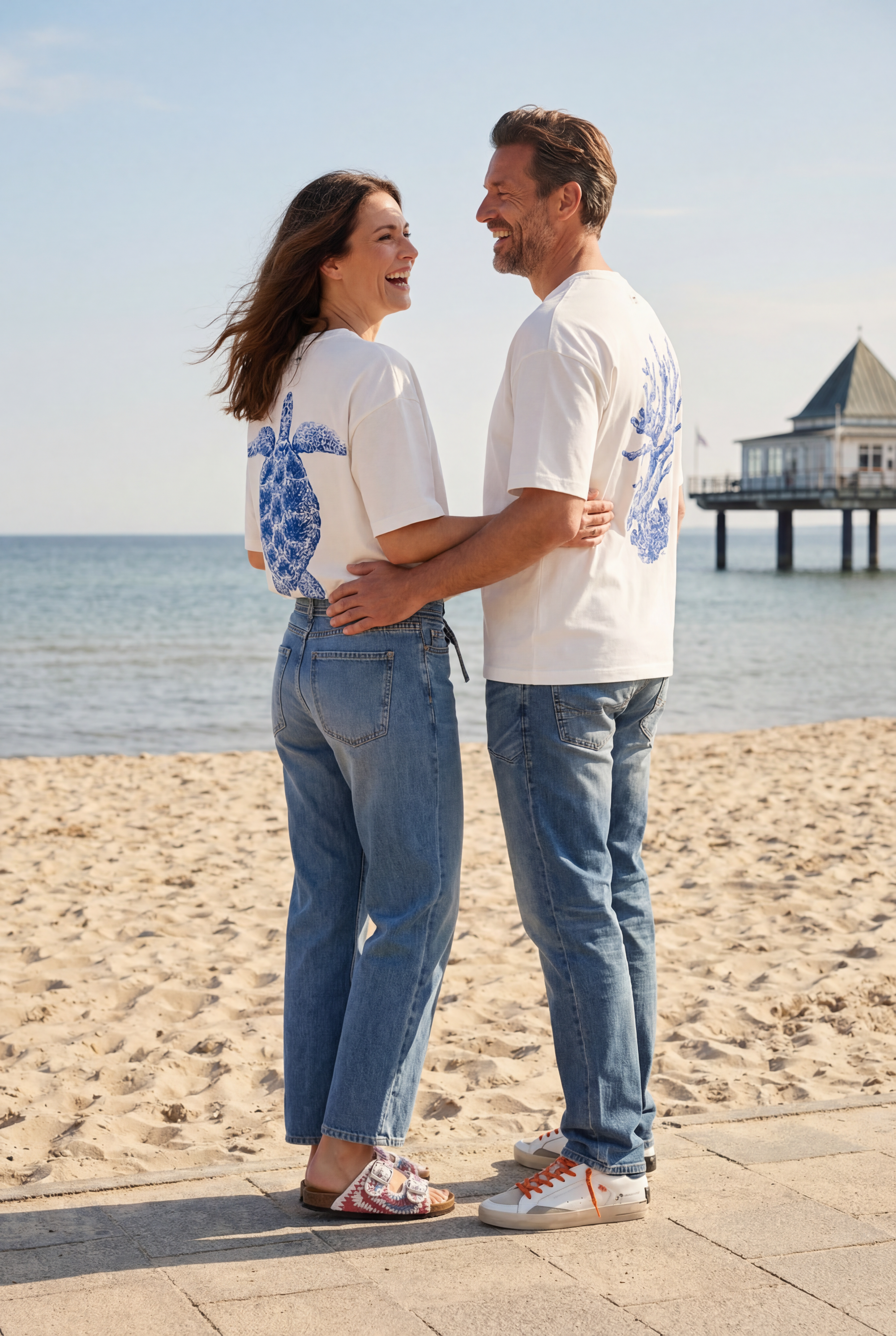 Unisex Goldgarn T-Shirts mit Meeres-Motiv am Strand von Usedom — Pier 14