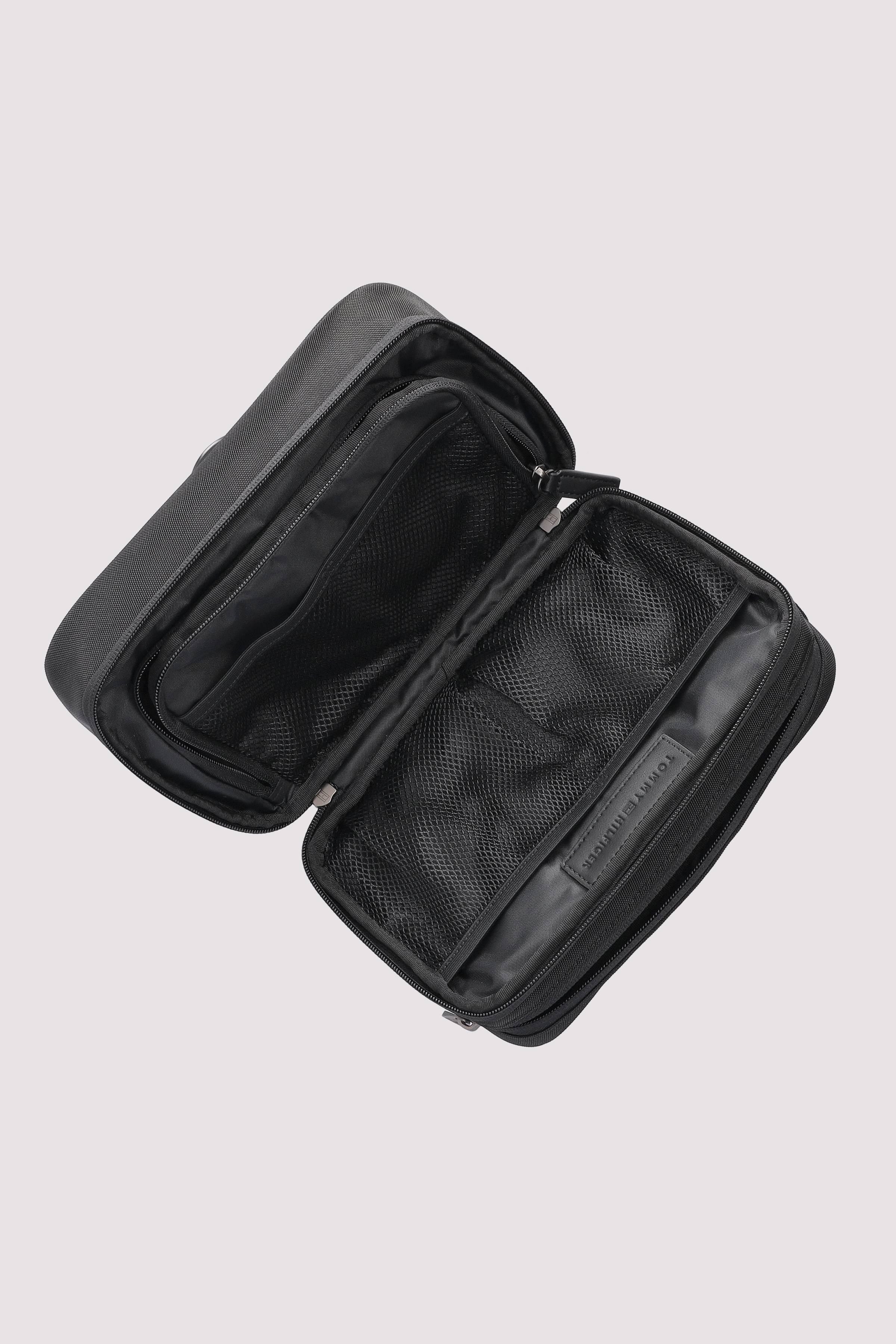 Tommy Hilfiger - TH NYLON TRAVEL WASHBAG Tommy Hilfiger - TH NYLON TRAVEL WASHBAG