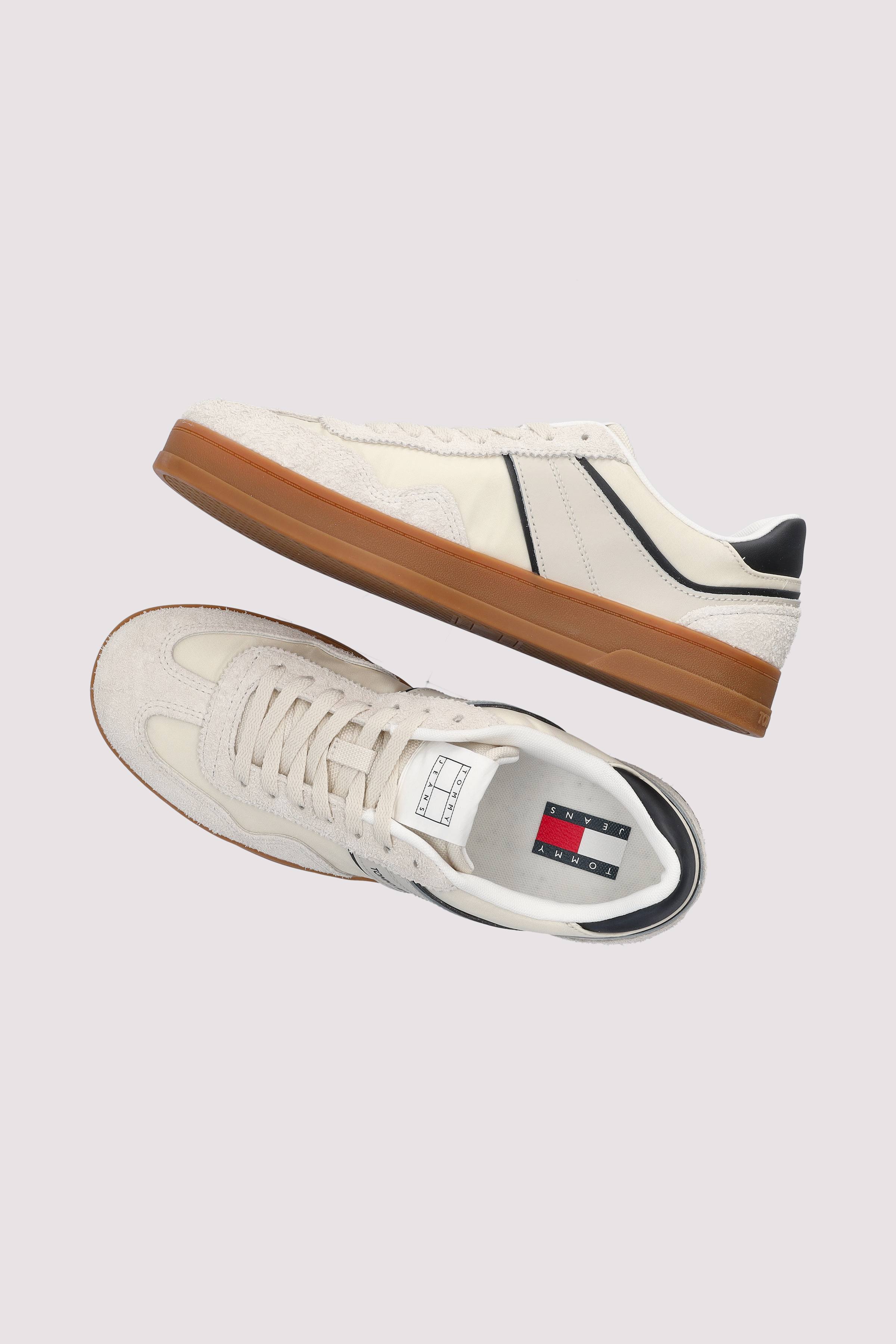 Tommy Hilfiger - THE GREENWICH MIX MEDIA
