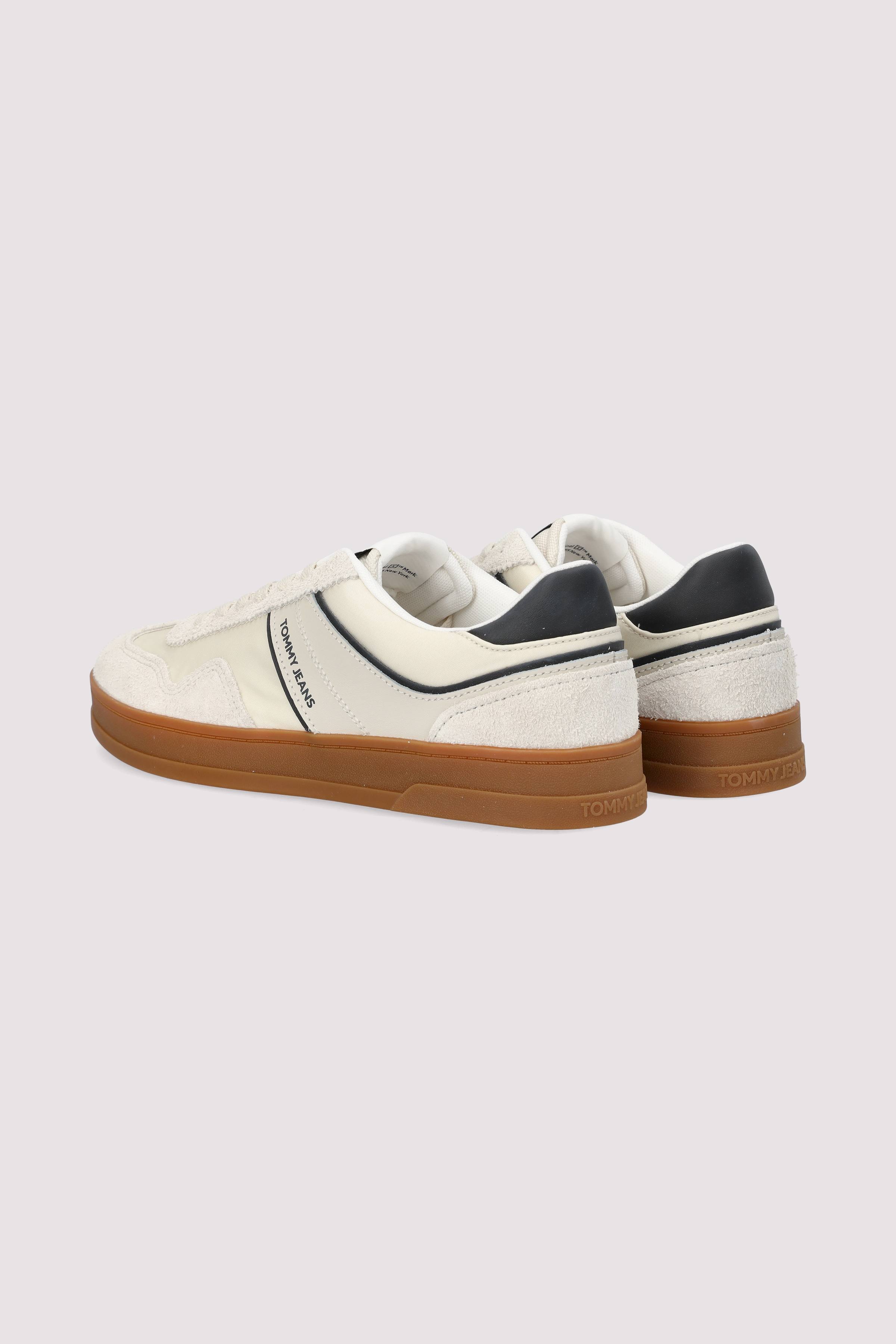 Tommy Hilfiger - THE GREENWICH MIX MEDIA