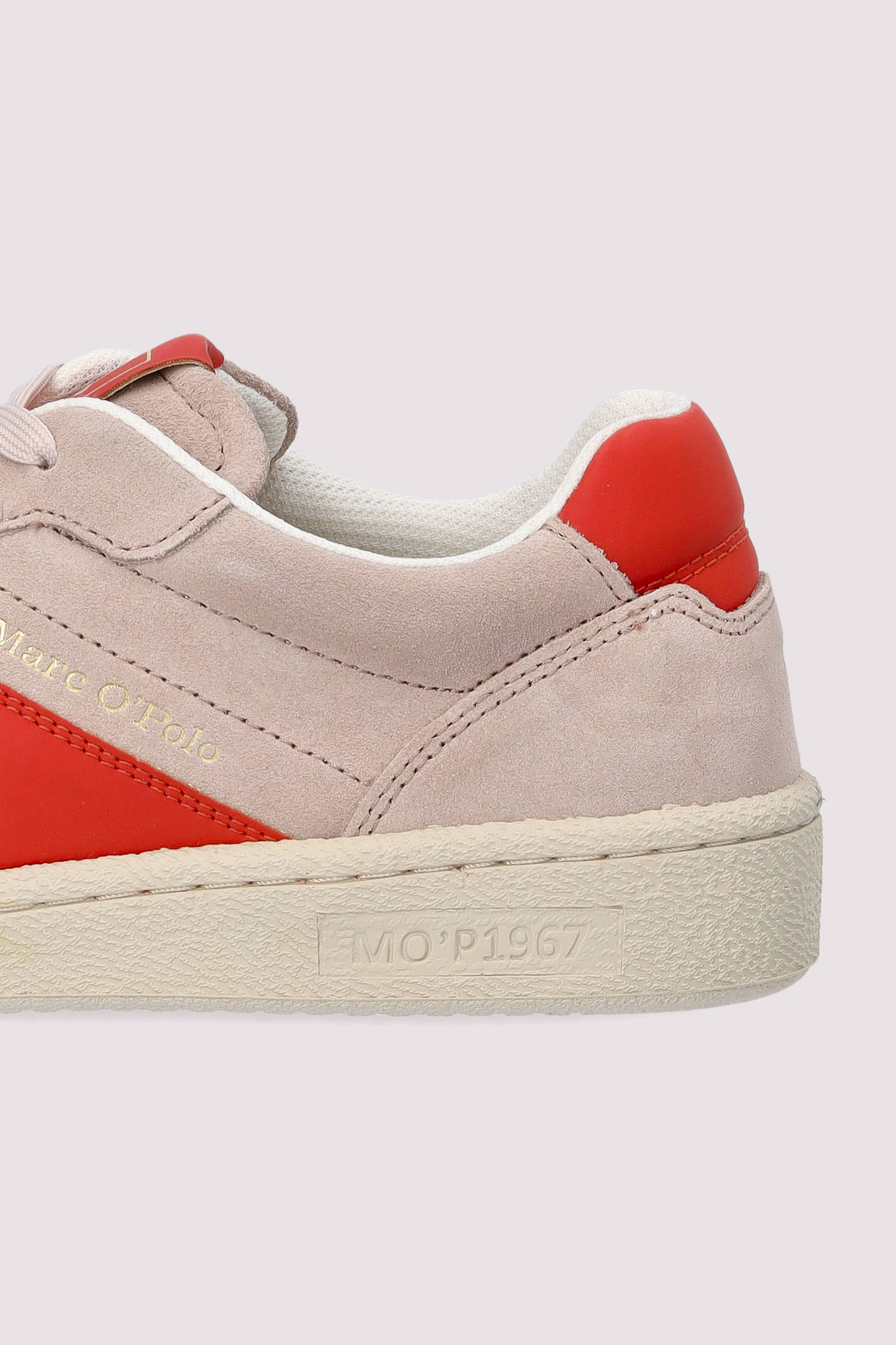 Sneaker